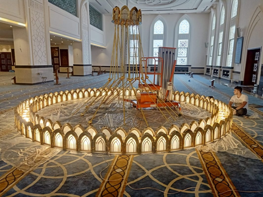 فني كهربائي بجده