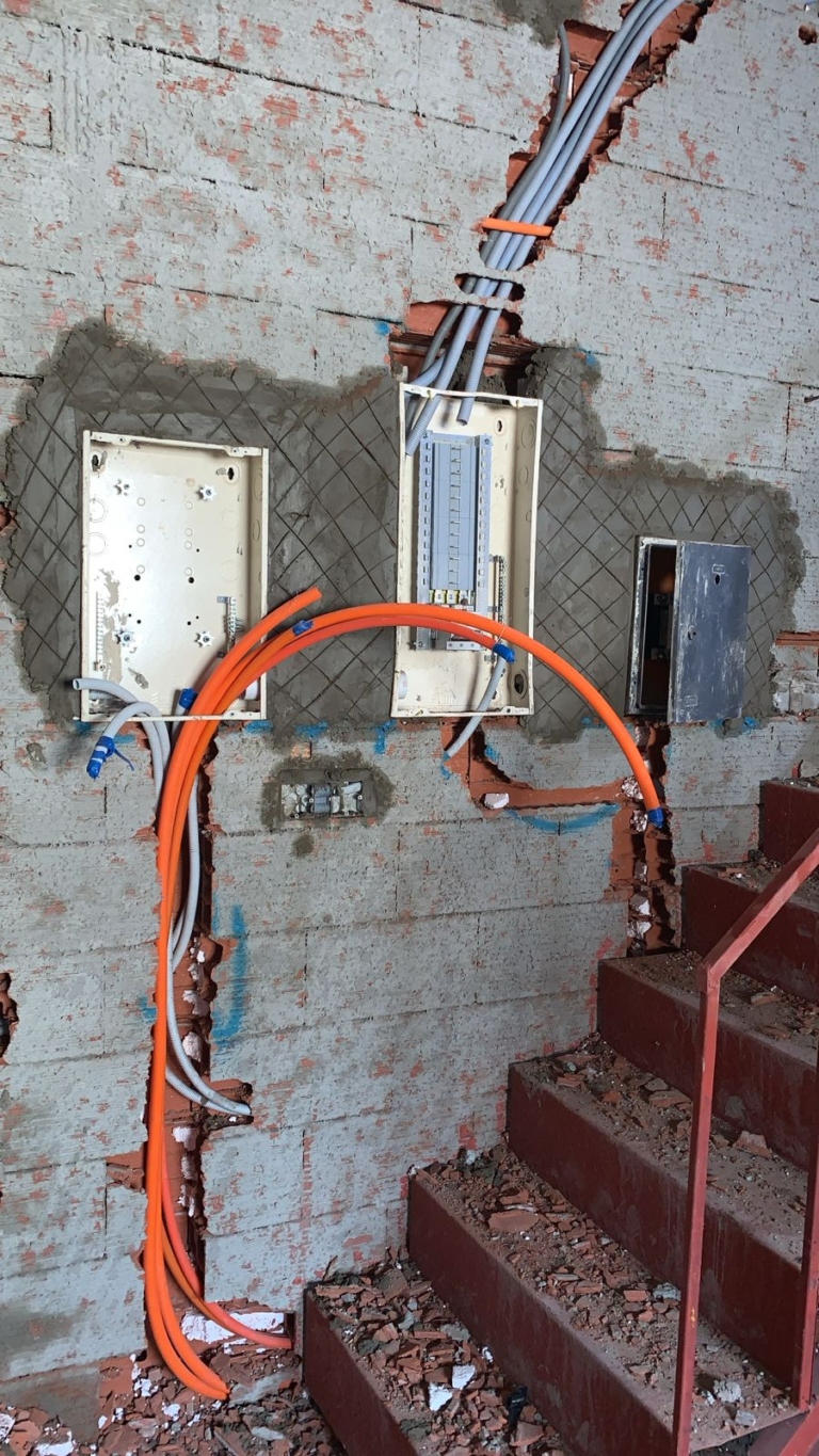 كهربائي بجده